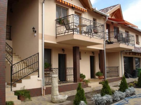 Mediterran Apartman Es Vendeghaz Hajduszoboszlo Exterior photo