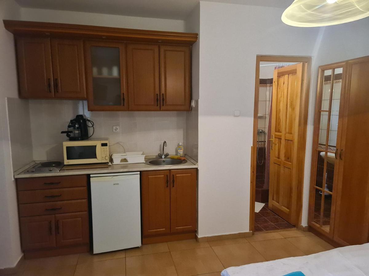 Mediterran Apartman Es Vendeghaz Hajduszoboszlo Exterior photo