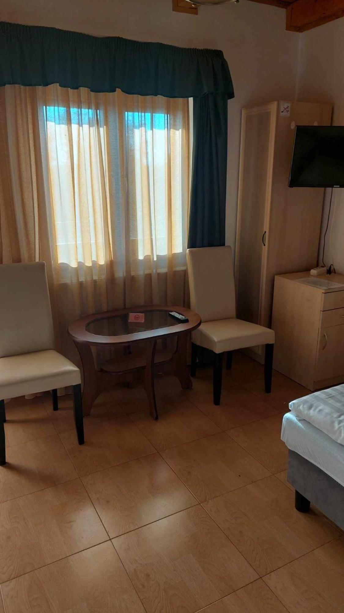 Mediterran Apartman Es Vendeghaz Hajduszoboszlo Exterior photo